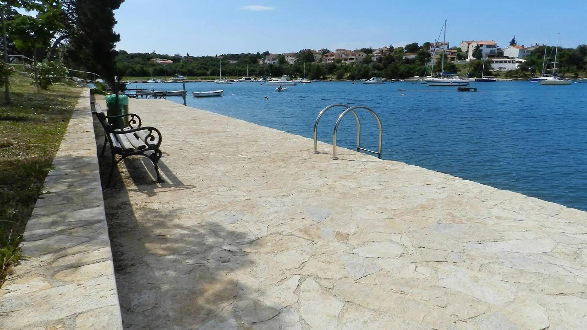 The Blue House Apartment Vinkuran